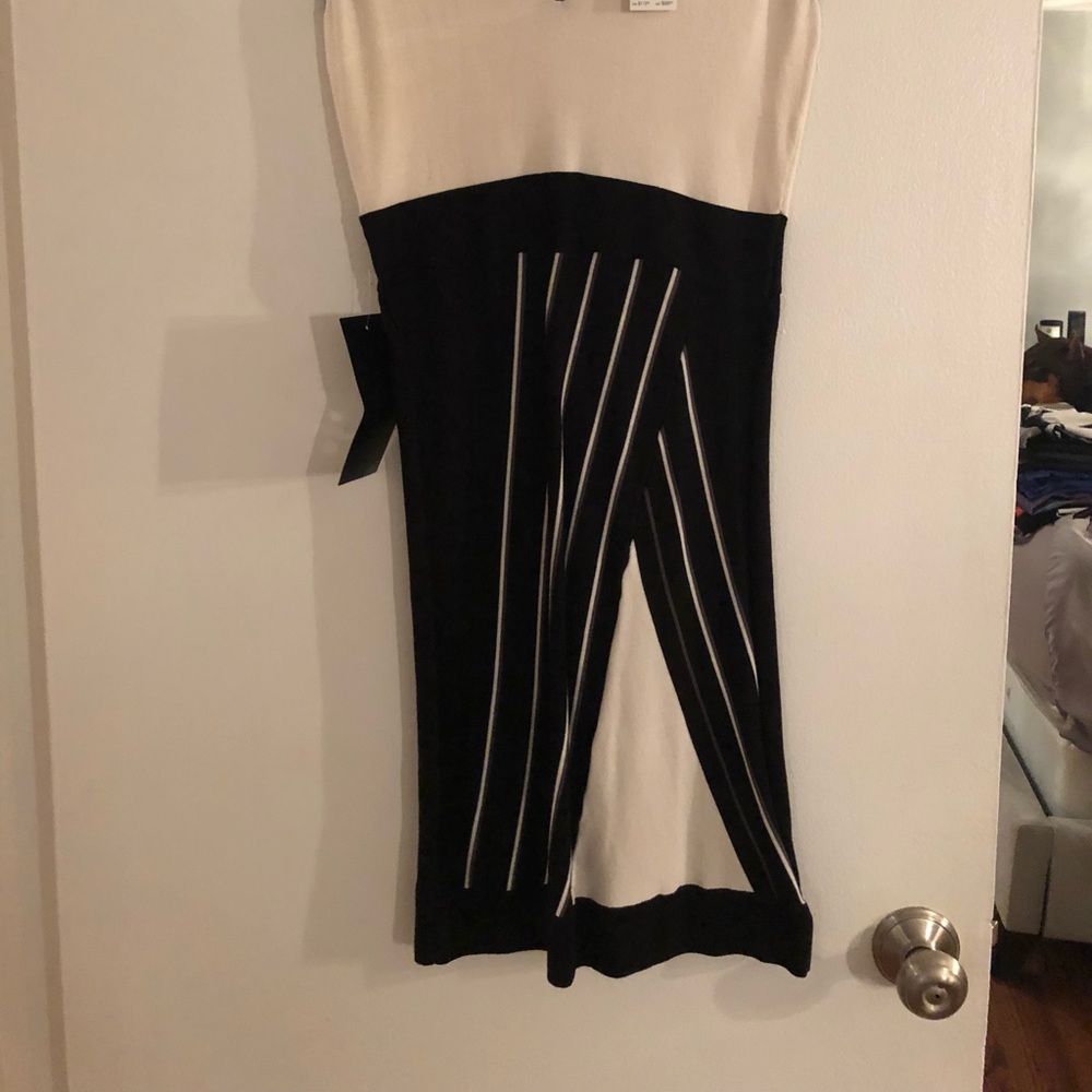 Short sleeve knit knee length dress